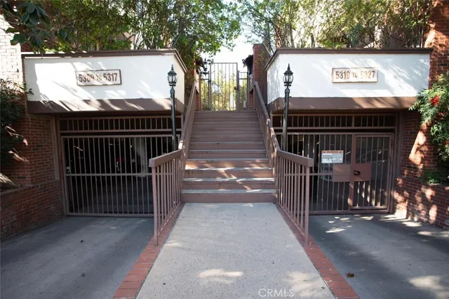 $900,000 | 5327 Wilkinson Avenue, Unit 6, Valley Village, CA 91607