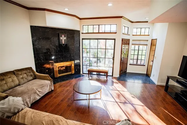 $900,000 | 5327 Wilkinson Avenue, Unit 6, Valley Village, CA 91607