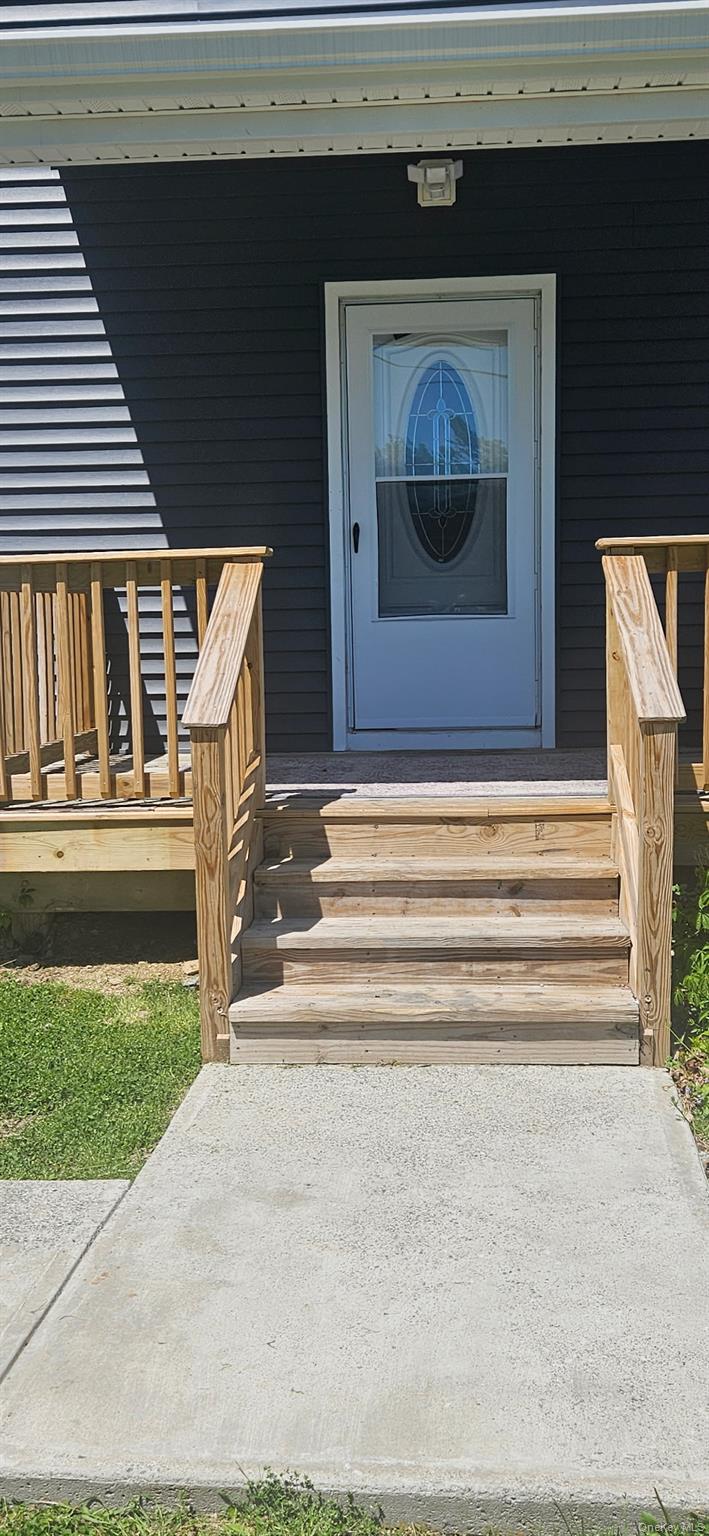 105 Ridge Road, Unit 1 Marlboro, NY 12542 - Photo 2 of 9 First floor private entrance.