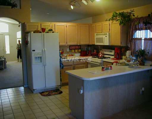 920 Shadowfax Road Henderson, NV 89015 - Photo 3 of 8 Kitchen.