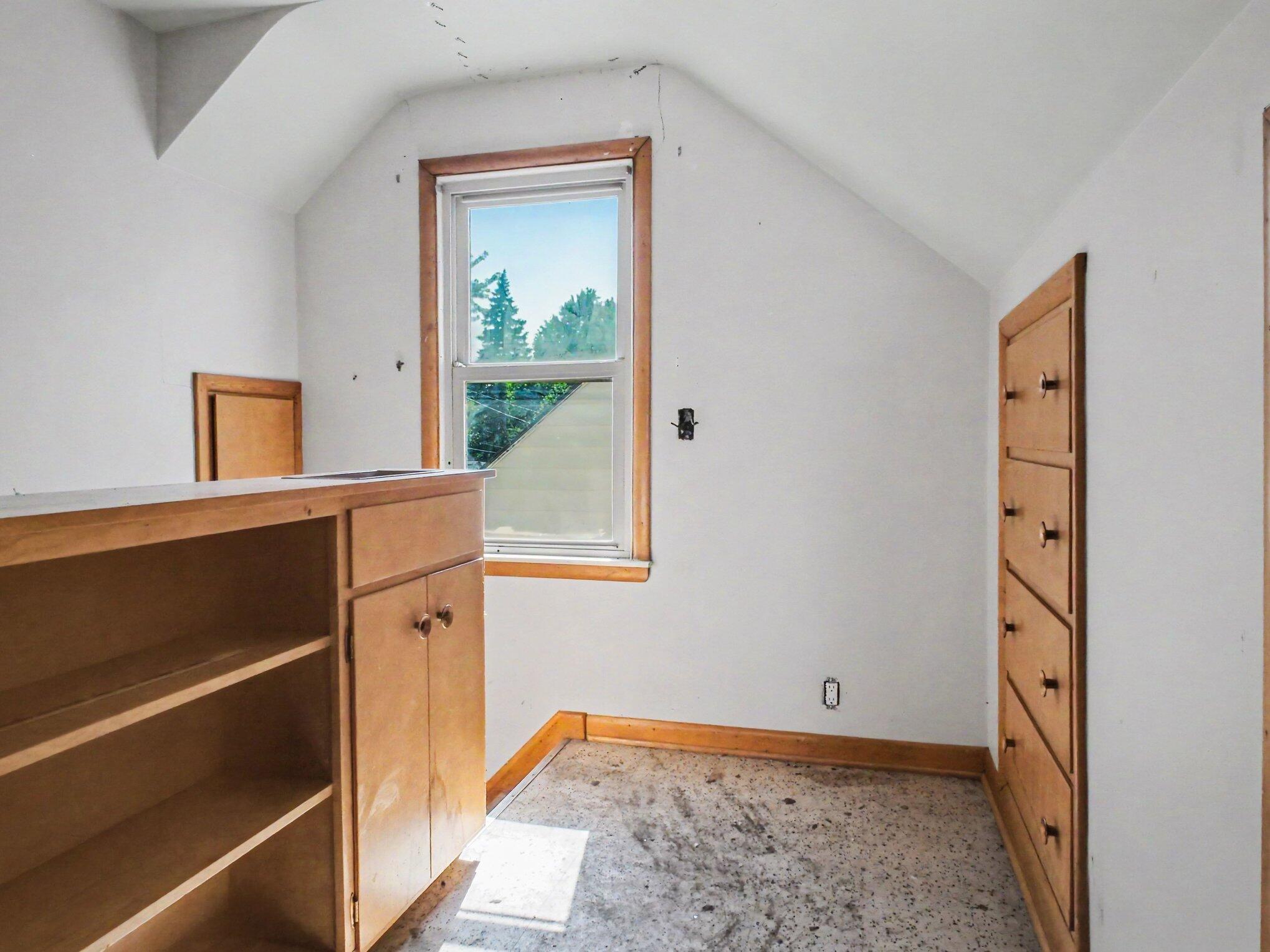 623 Clinton Street Flint, MI 48507 - Photo 12 of 17 011_file_6232