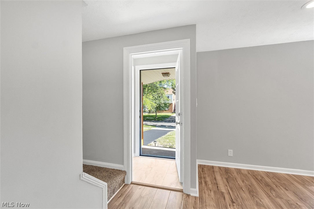 3738 Bainbridge Road Cleveland Heights, OH 44118 - Photo 4 of 31