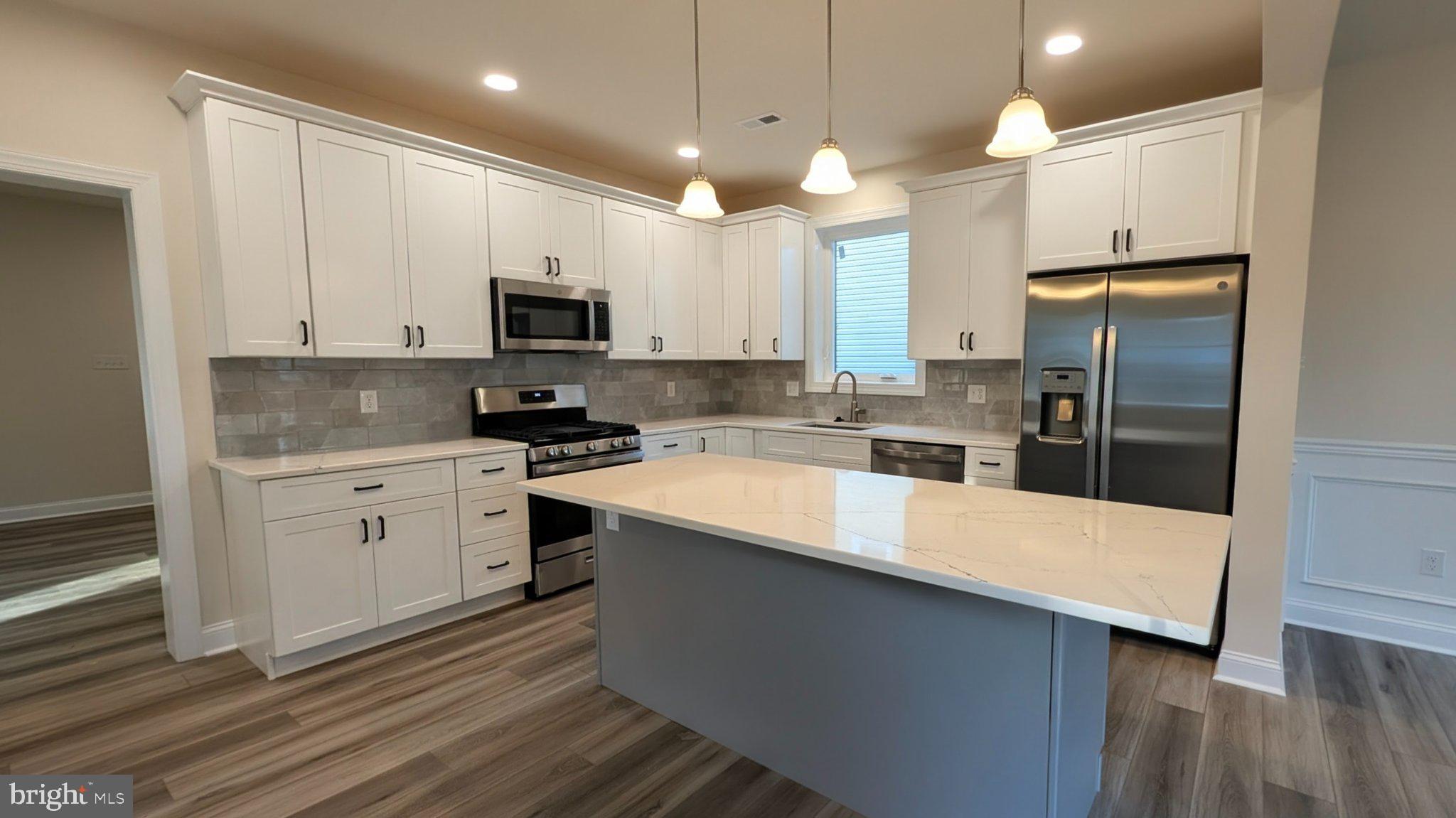 425 Rutledge Avenue Folsom, PA 19033 - Photo 12 of 33 Quartz counters w/ tile backsplash.