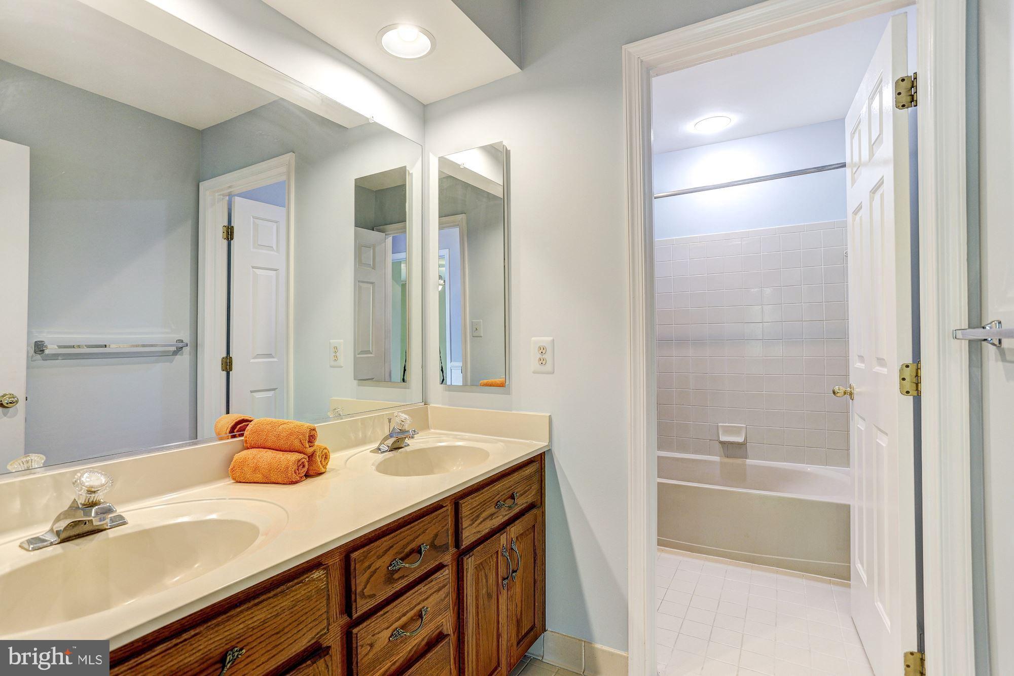 7113 Ramsgate Court Clarksville, MD 21029 - Photo 26 of 46 Full Bath
