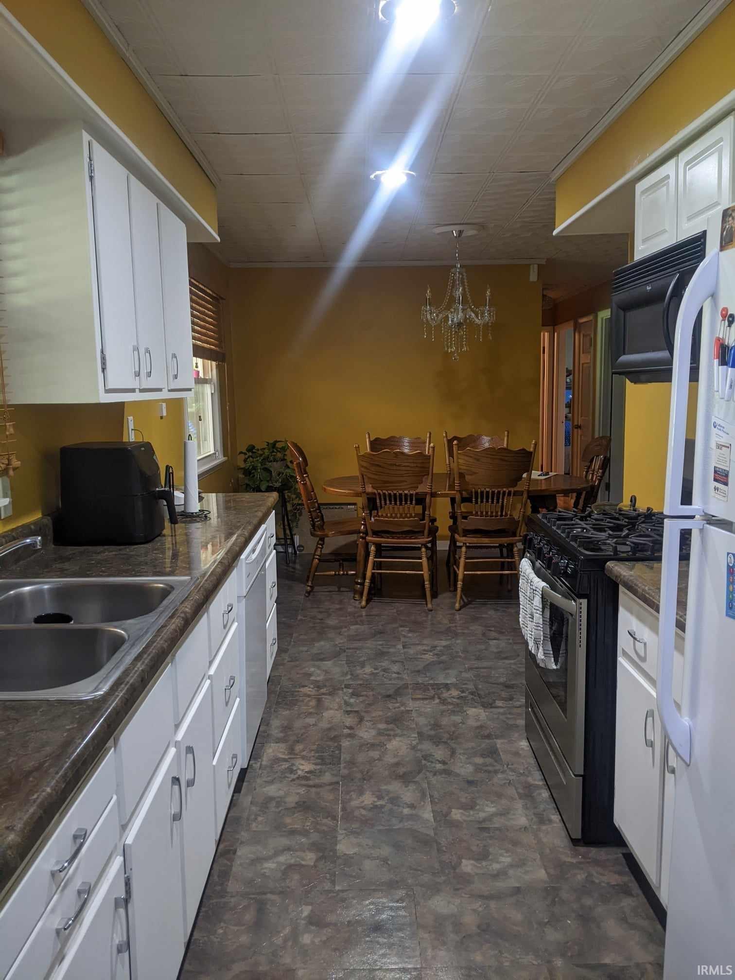 913 North Greene Road Goshen, IN 46526 - Photo 4 of 16