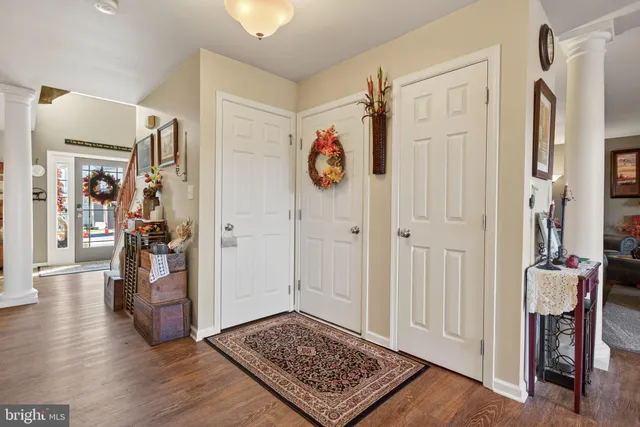 a view of an entryway with livingroom