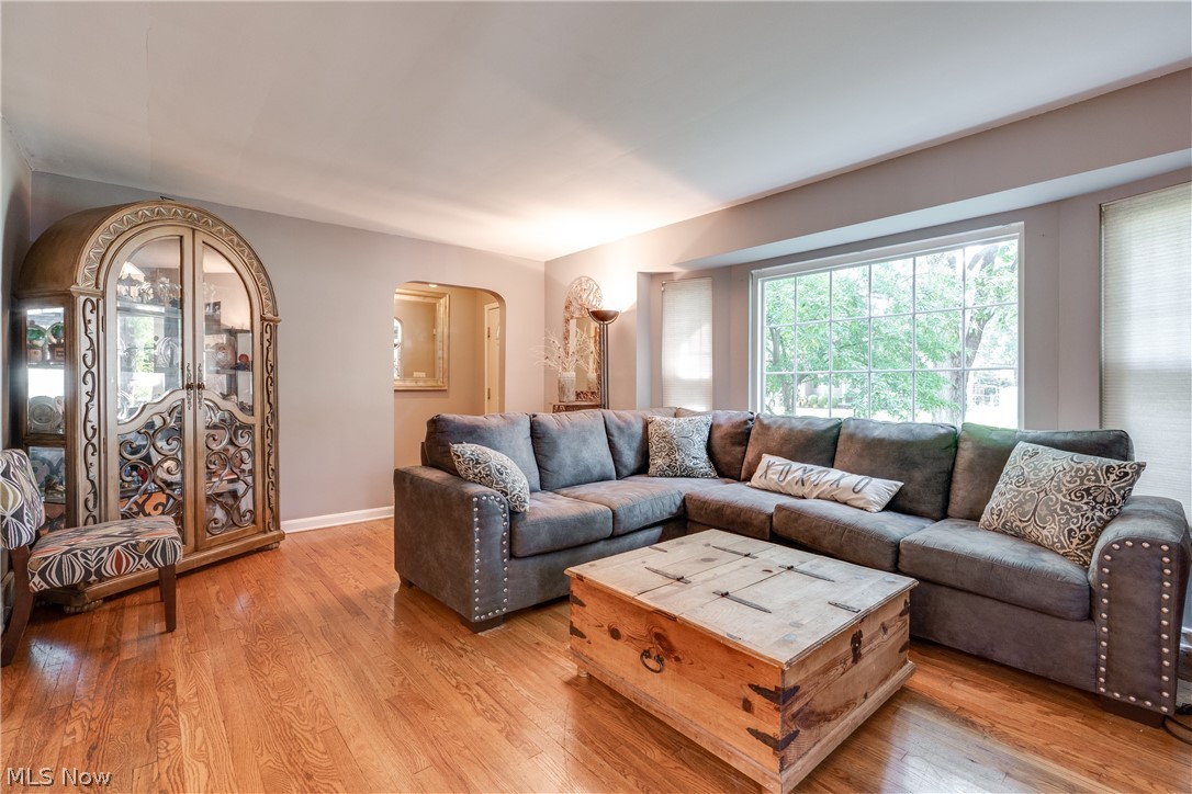 323 Sundale Road Akron, OH 44313 - Photo 4 of 28 Gallery Image 4