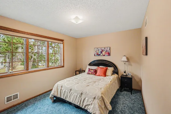 $550,000 | 3118 139th Avenue Northwest, Andover, MN 55304