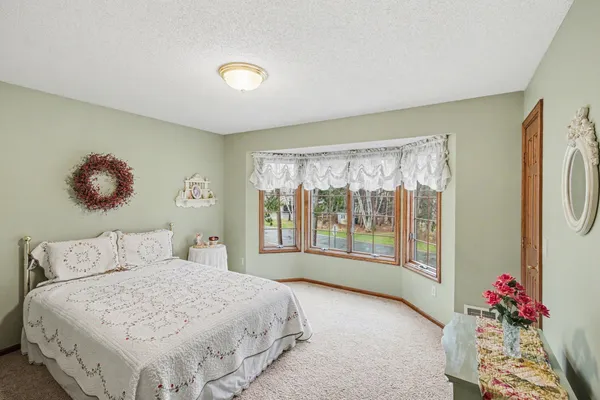 $550,000 | 3118 139th Avenue Northwest, Andover, MN 55304