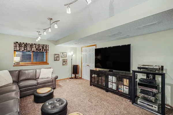 $550,000 | 3118 139th Avenue Northwest, Andover, MN 55304