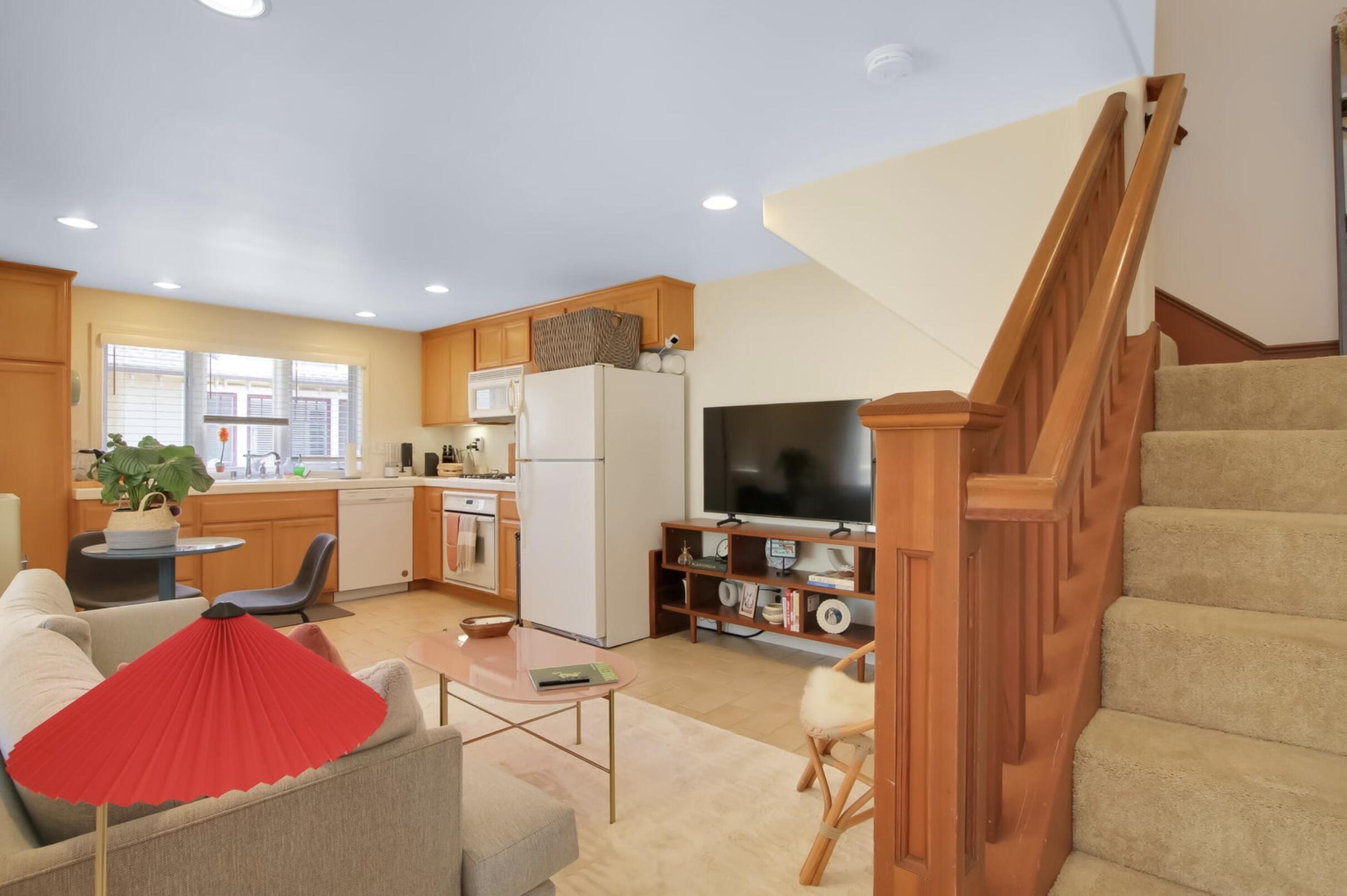 1434 Laguna Street, Unit B Santa Barbara, CA 93101 - Photo 2 of 11 Entry to living area