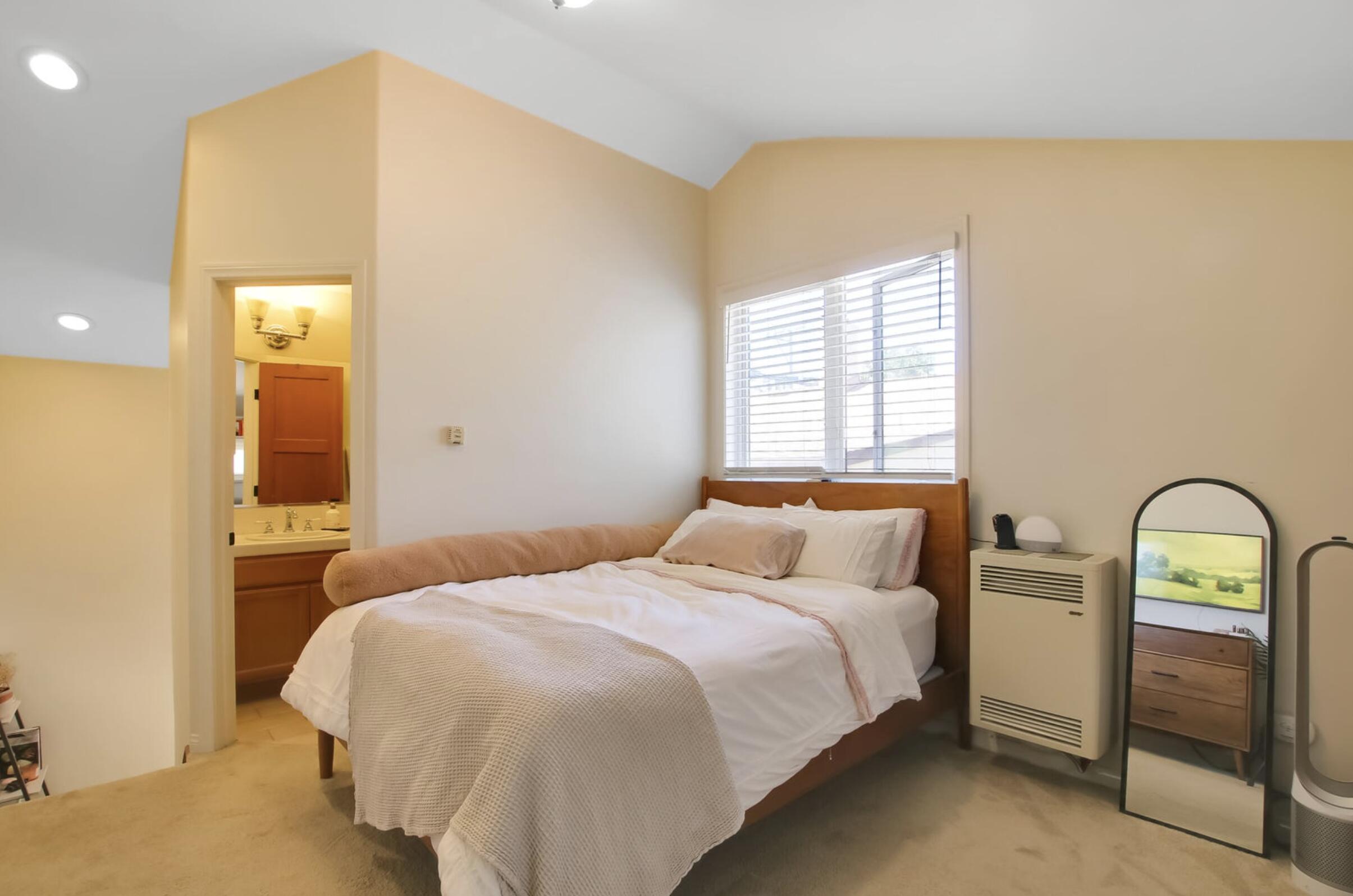 1434 Laguna Street, Unit B Santa Barbara, CA 93101 - Photo 5 of 11 Bedroom