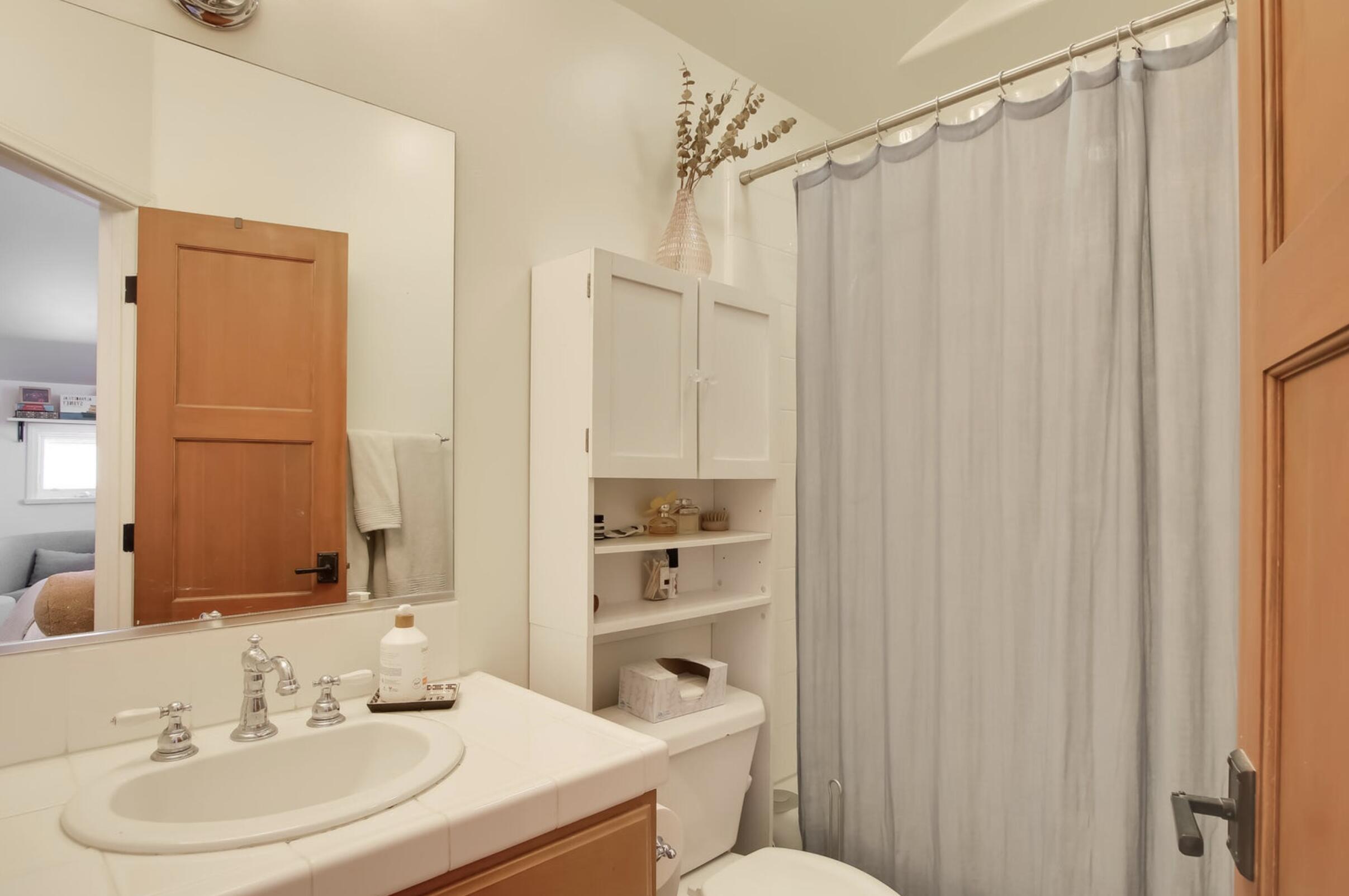 1434 Laguna Street, Unit B Santa Barbara, CA 93101 - Photo 7 of 11 Bathroom