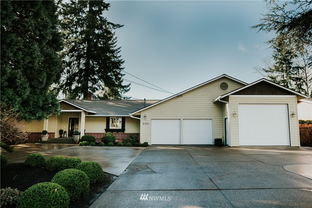 2321 Cascade Way Longview, WA 98632 - Photo 1 of 25 Gallery Image 1
