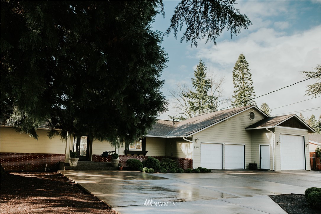 2321 Cascade Way Longview, WA 98632 - Photo 2 of 25 Gallery Image 2