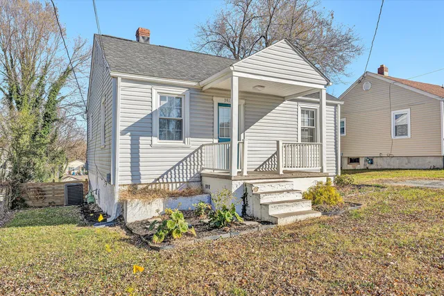 $1,349 | 3911 Michigan Avenue Northwest, Roanoke, VA 24017