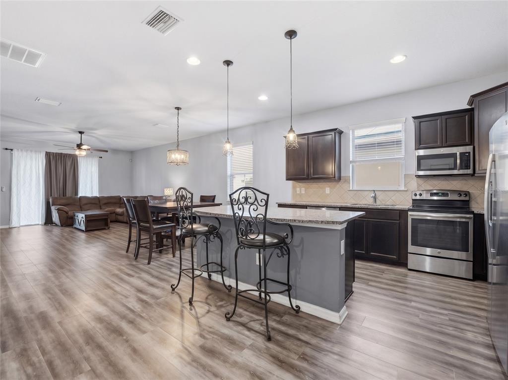 16357 Treasure Point Drive Wimauma, FL 33598 - Photo 8 of 46