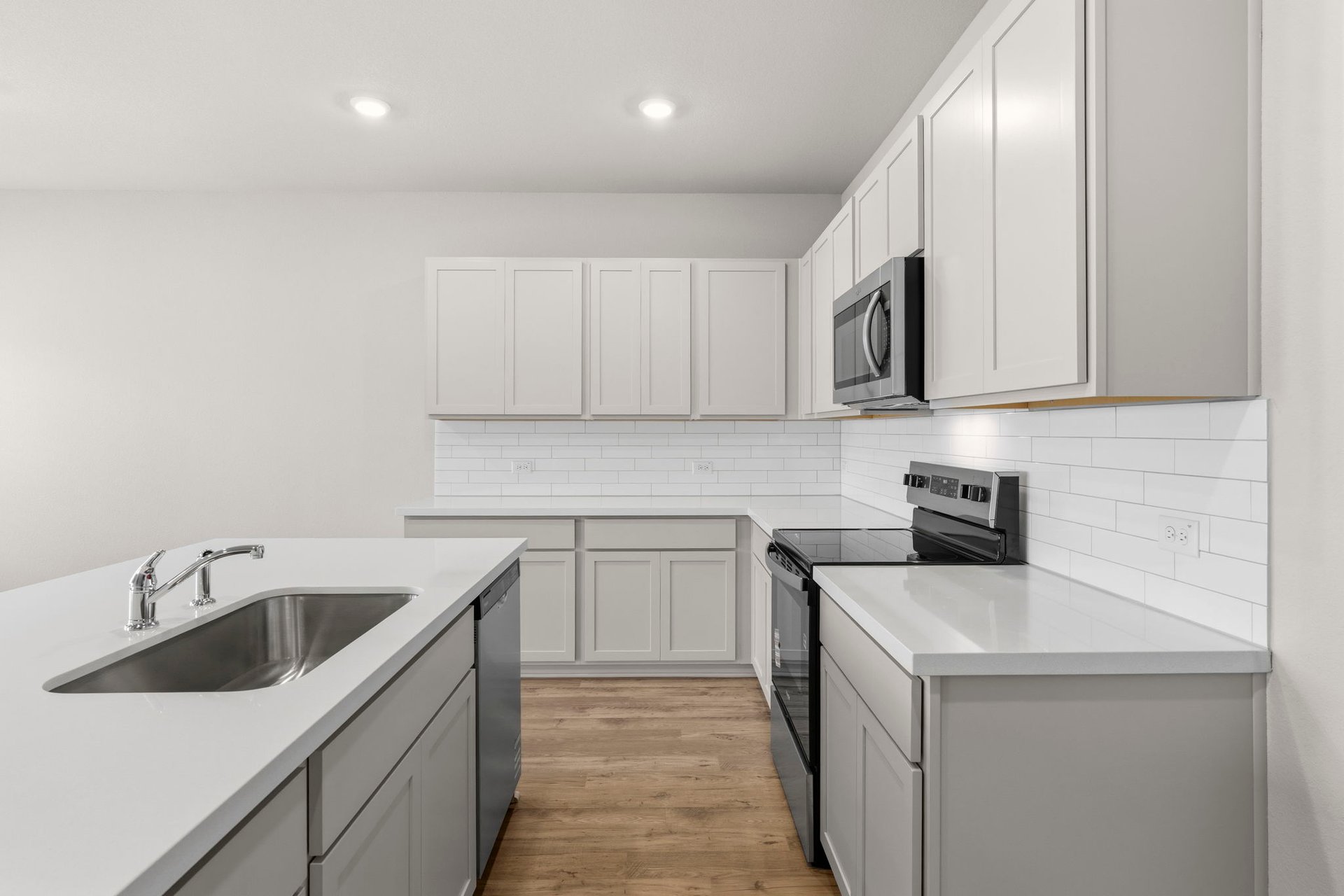 176 Wind Hill Jarrell, TX 76537 - Photo 9 of 31 Beautiful finishes in Light & Bright Kitchen