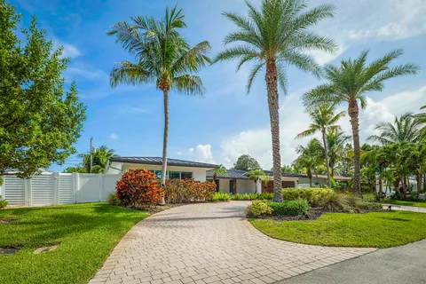 $998,000 | 2620 Northeast 53rd Street, Lighthouse Point, FL 33064