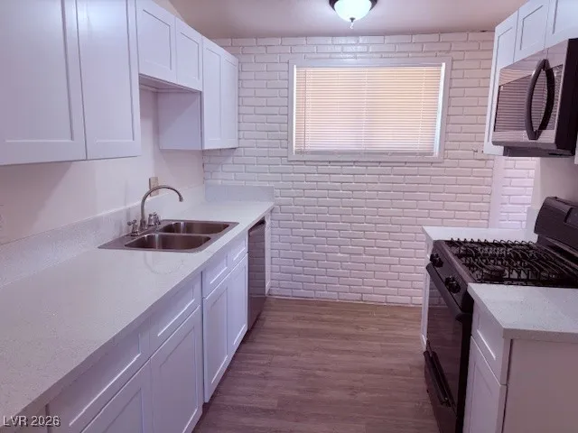 $1,995 | 4703 Meredith Avenue, Las Vegas, NV 89121