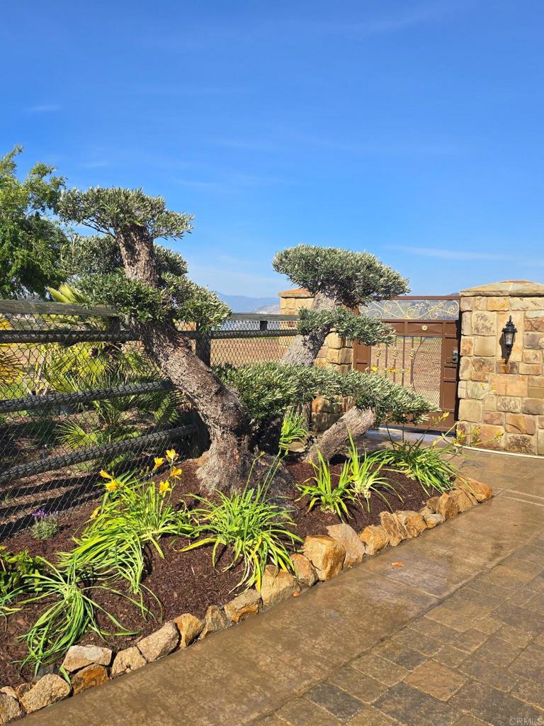 3752 Monserate Place Fallbrook, CA 92028 - Photo 2 of 22