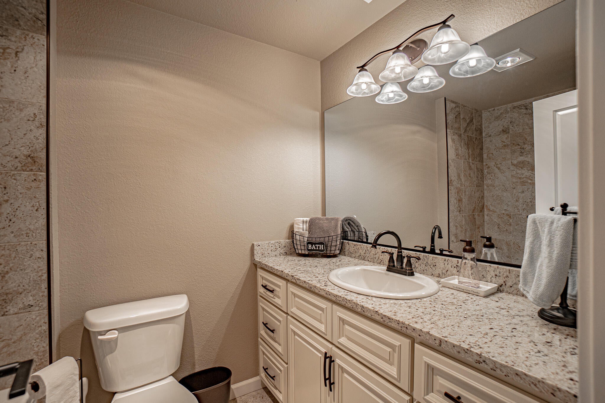 601 Benjamin Way Phoenix, OR 97535 - Photo 10 of 20 DSC09400-HDR