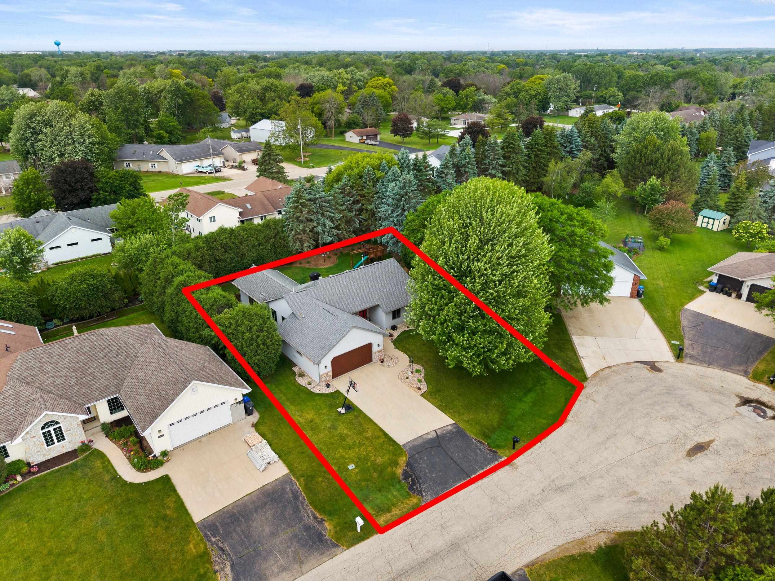 W2585 Oakbrook Court Appleton, WI 54915 - Photo 3 of 56