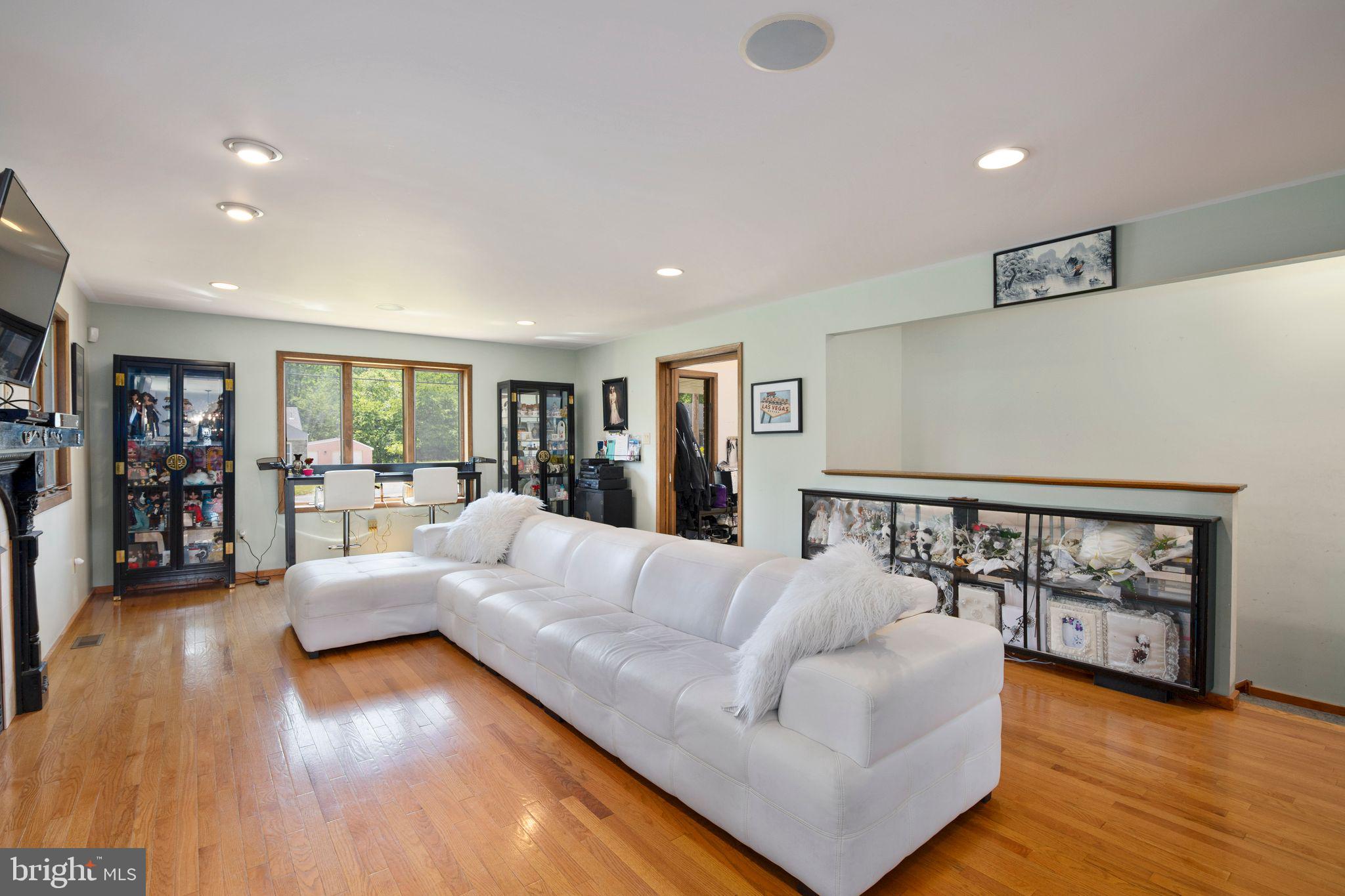901 East Evesham Road Runnemede, NJ 08029 - Photo 4 of 44 Gallery Image 4