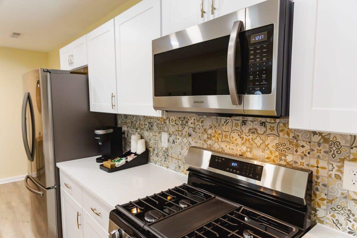 5917 Hagood Avenue Hanahan, SC 29410 - Photo 14 of 52 Updated Kitchen