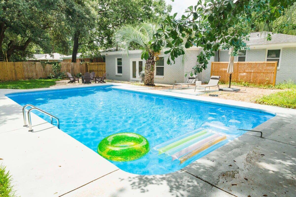 5917 Hagood Avenue Hanahan, SC 29410 - Photo 5 of 52 Saltwater Pool