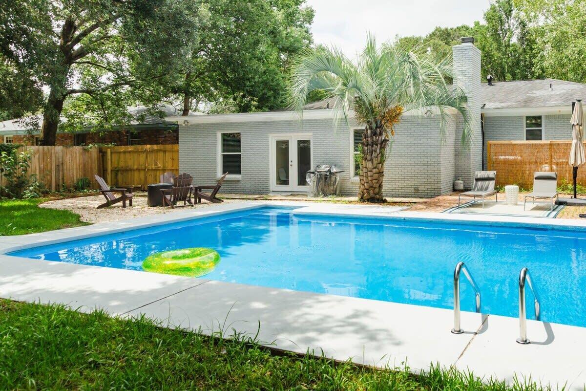 5917 Hagood Avenue Hanahan, SC 29410 - Photo 6 of 52 Saltwater Pool
