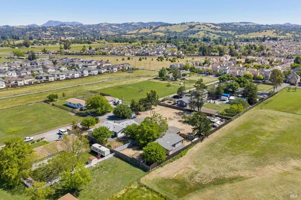 $899,000 | 2295 Francisco Avenue, Unit 1, Santa Rosa, CA 95403