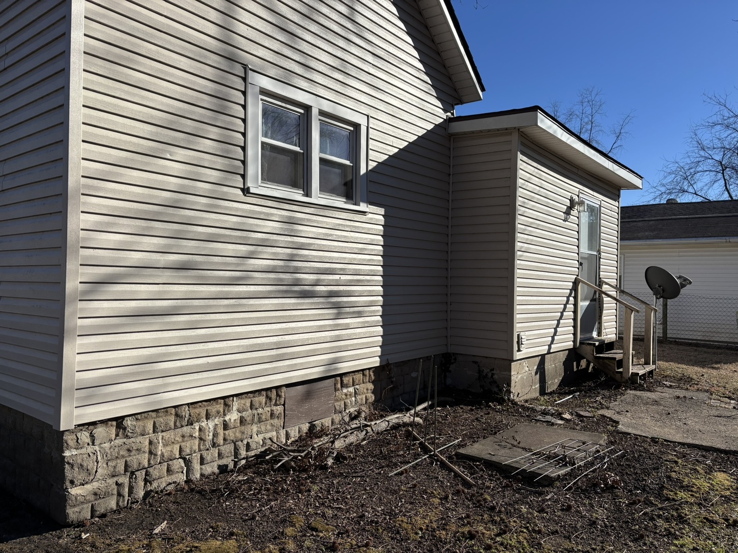 403 Layman Street Benton, IL 62812 - Photo 2 of 4 a front view of a house
