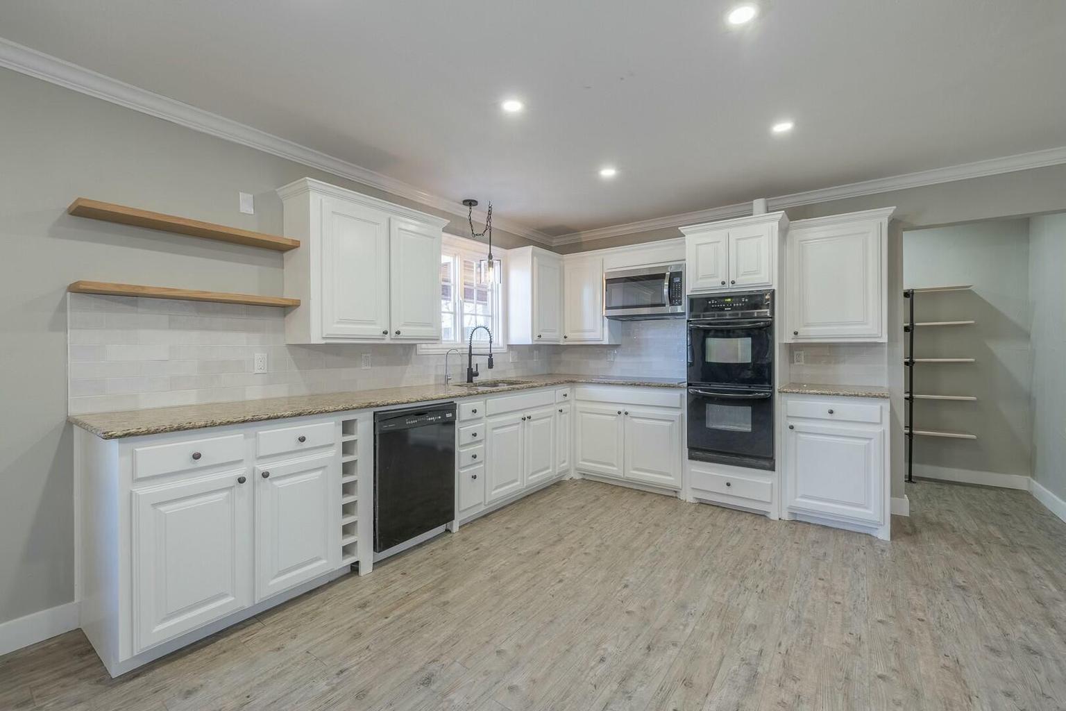 5514 76th Street Lubbock, TX 79424 - Photo 13 of 31 20250203155221217518000000-o