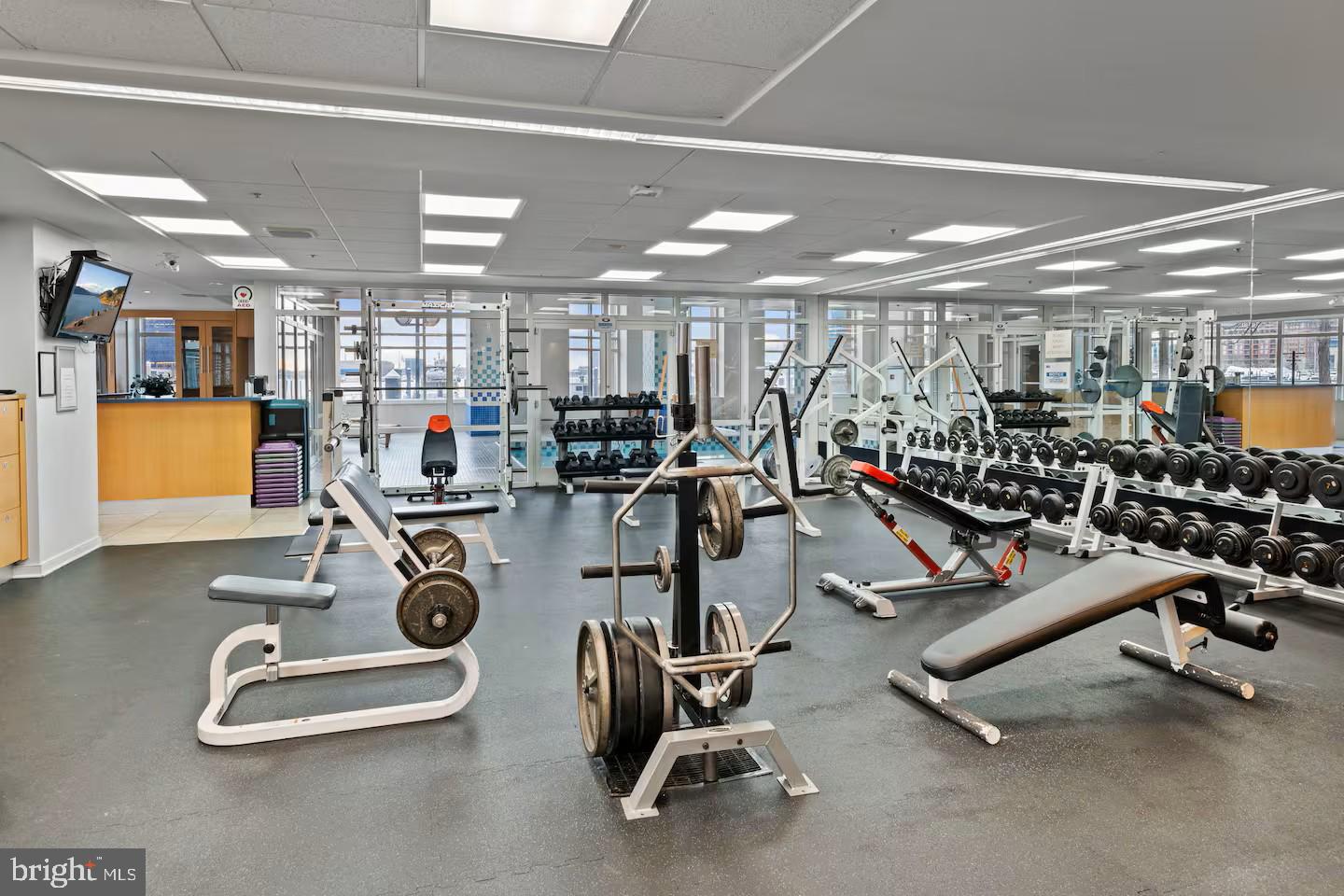 100 Harborview Drive, Unit 507 Baltimore, MD 21230 - Photo 23 of 28 a room with gym equipment and mirrors