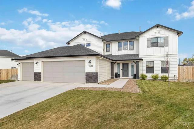 $525,000 | 1625 Southwest Accipiter Place, Mountain Home, ID 83647