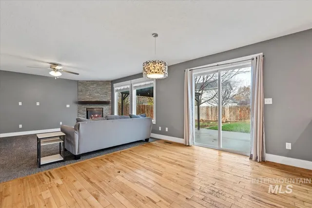 $529,999 | 334 East Santiago Drive, Meridian, ID 83646