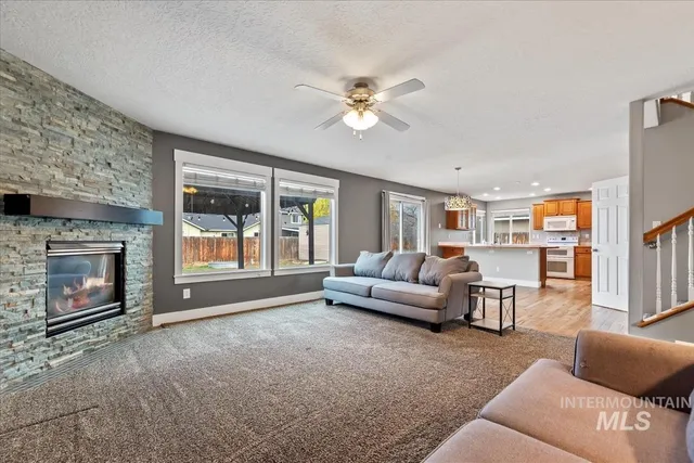 $529,999 | 334 East Santiago Drive, Meridian, ID 83646