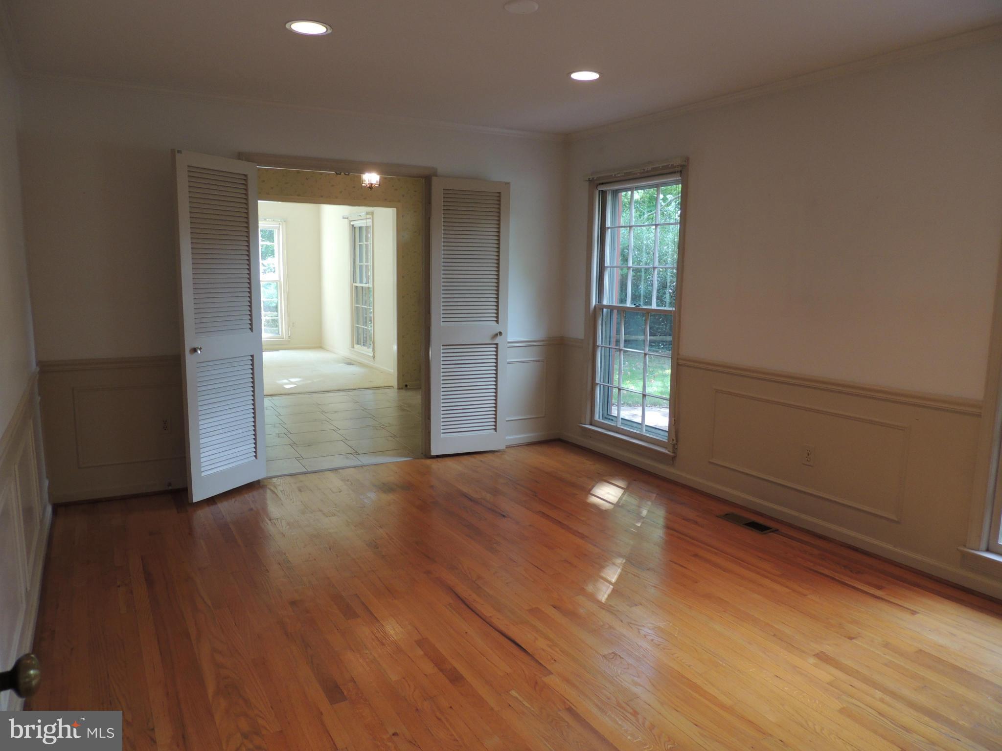 9805 Brookford Road Potomac, MD 20854 - Photo 11 of 30 Dining Room