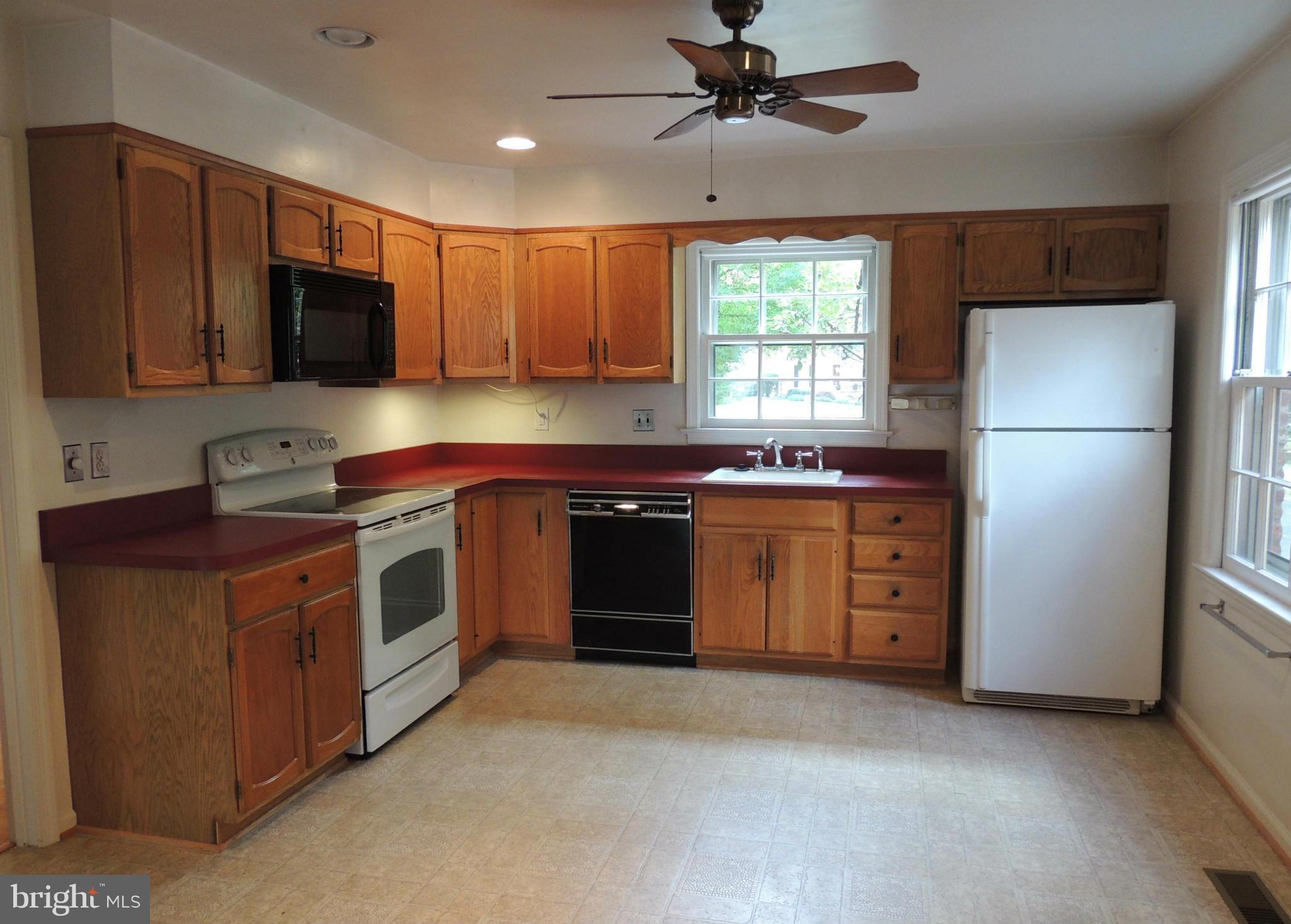 9805 Brookford Road Potomac, MD 20854 - Photo 12 of 30 Kitchen