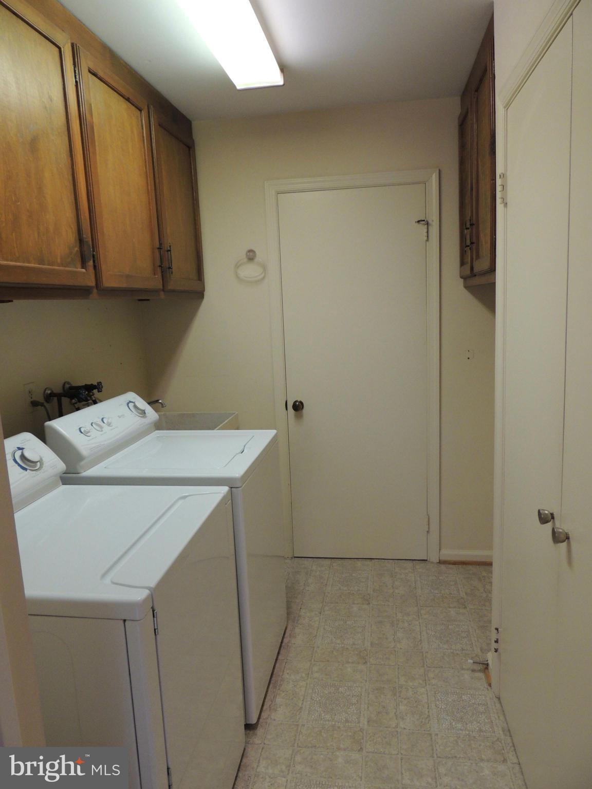 9805 Brookford Road Potomac, MD 20854 - Photo 13 of 30 Laundry