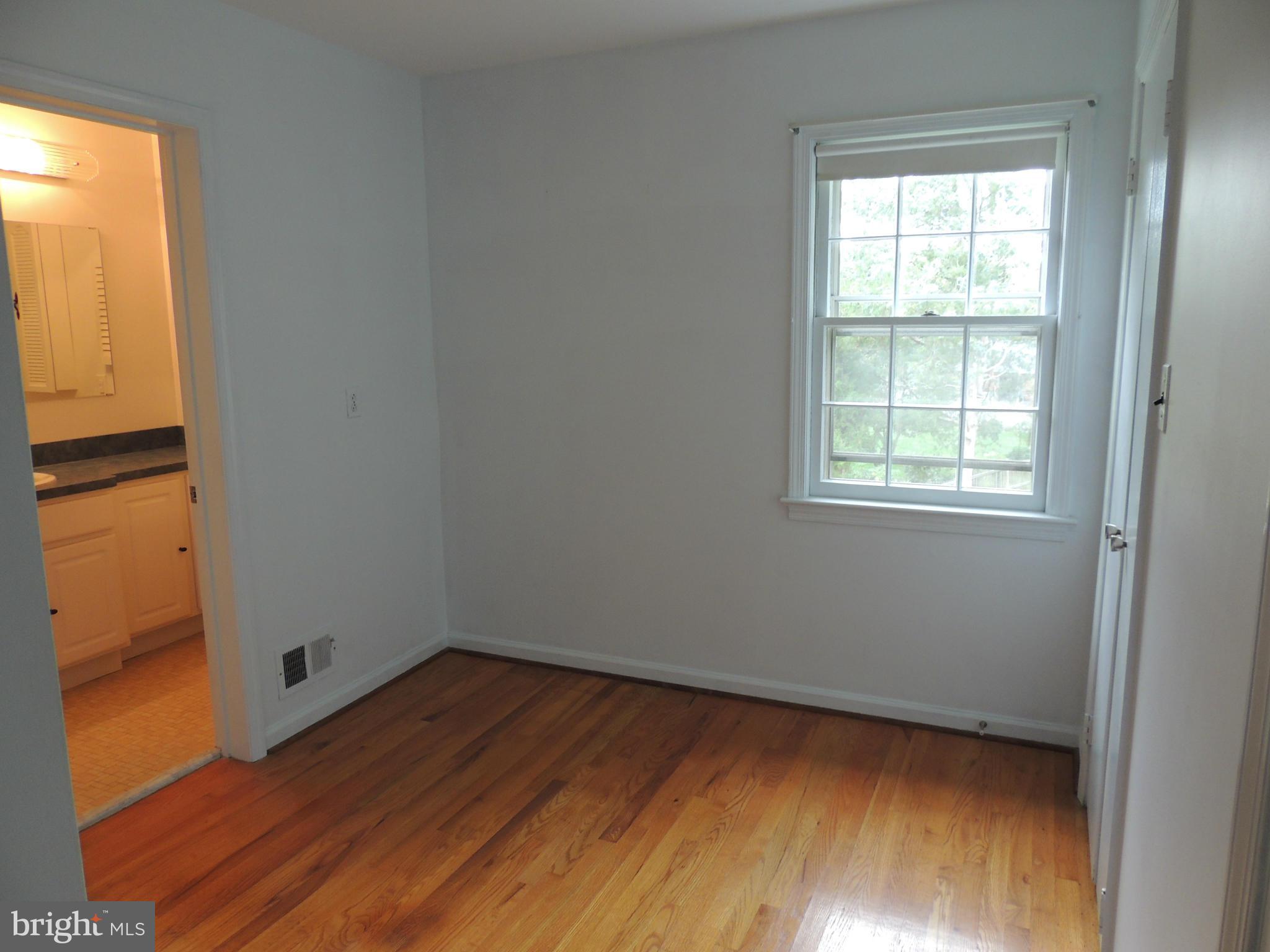 9805 Brookford Road Potomac, MD 20854 - Photo 19 of 30 Bedroom (Master)