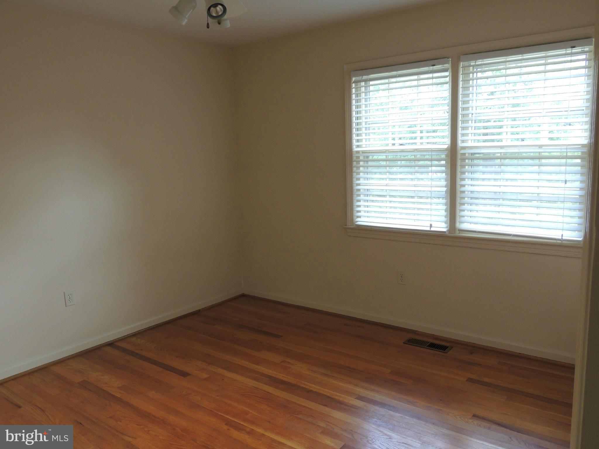 9805 Brookford Road Potomac, MD 20854 - Photo 24 of 30 Bedroom 3