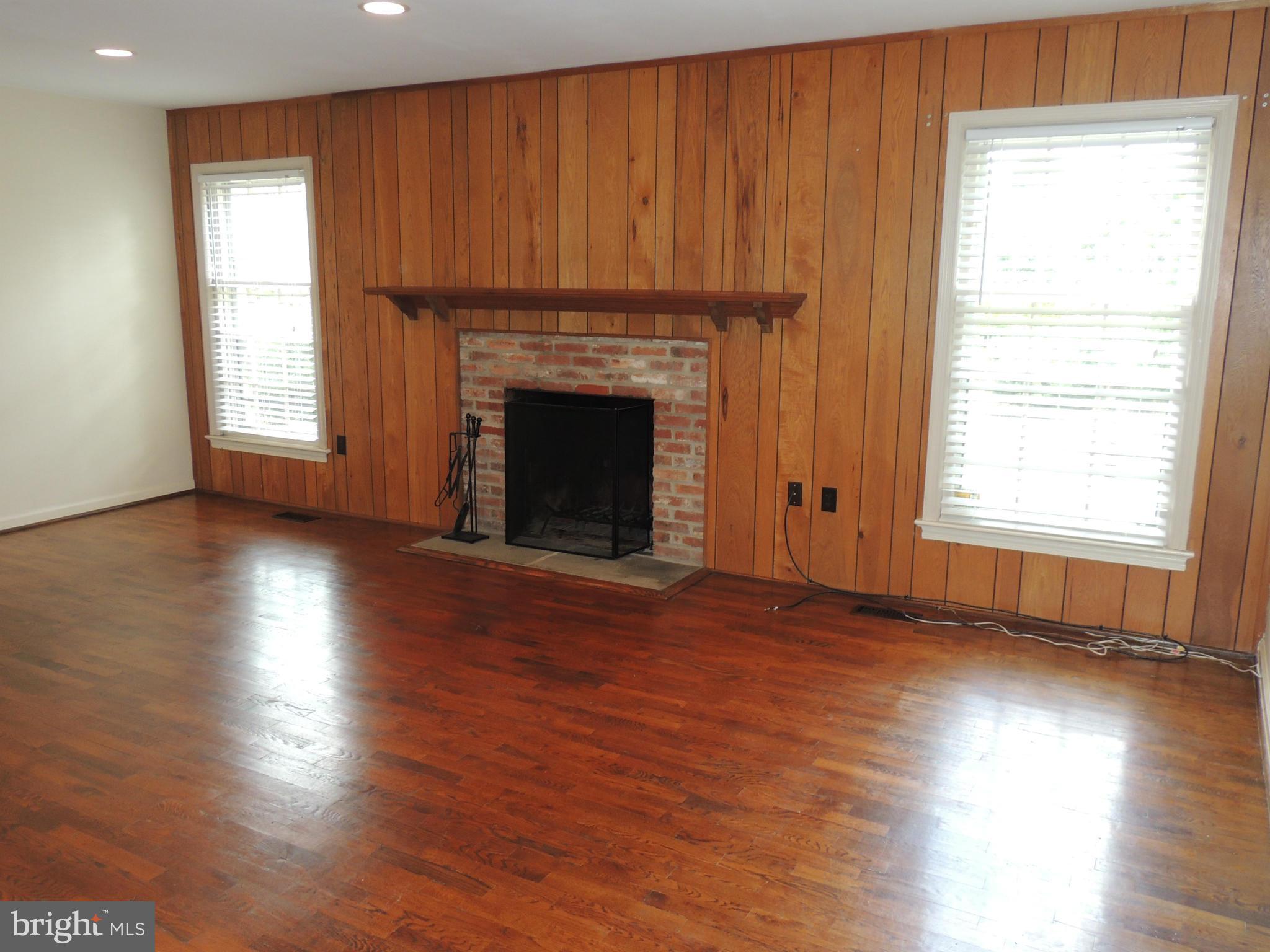 9805 Brookford Road Potomac, MD 20854 - Photo 9 of 30 Family Room