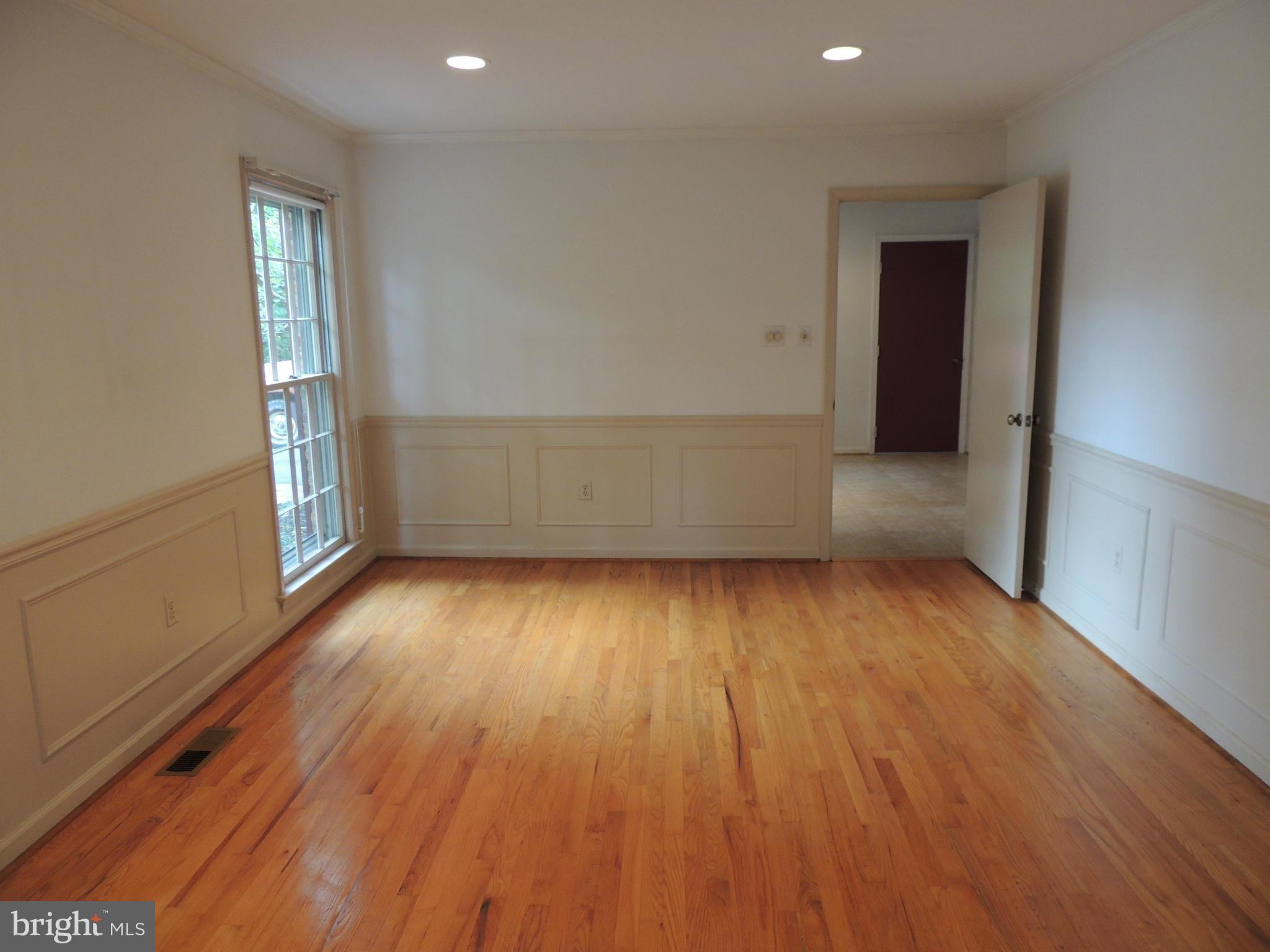 9805 Brookford Road Potomac, MD 20854 - Photo 10 of 30 Dining Room