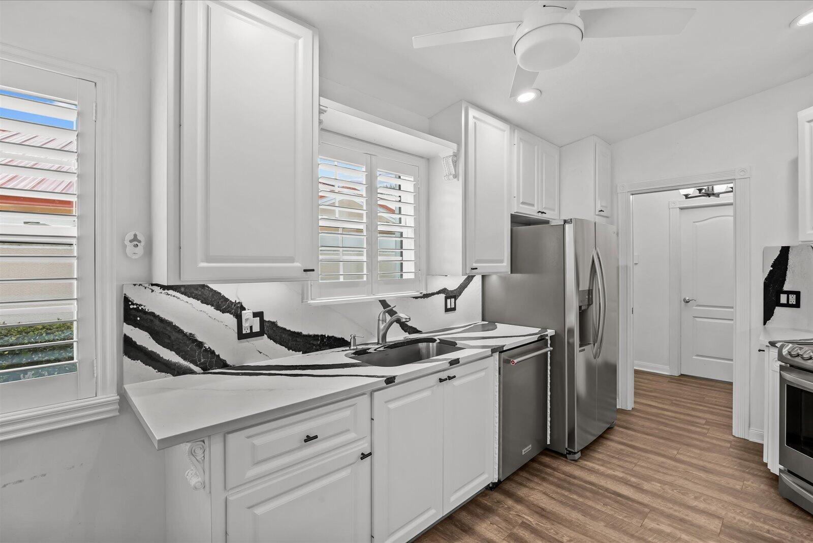 918 Southwest Balmoral Trace Stuart, FL 34997 - Photo 9 of 45 Kitchen