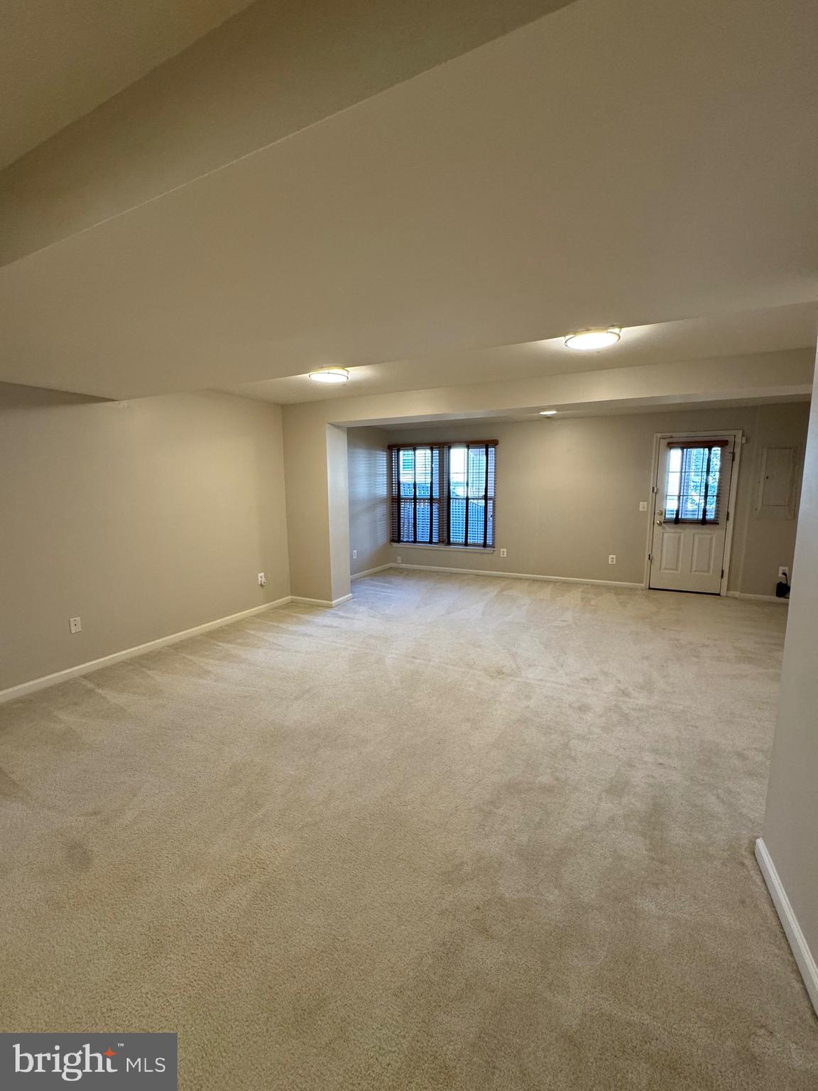 14342 Papilion Way Centreville, VA 20121 - Photo 11 of 46 an empty room with windows