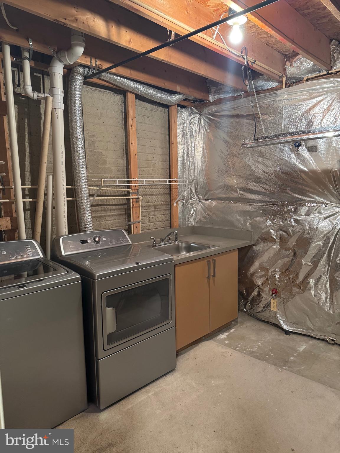 14342 Papilion Way Centreville, VA 20121 - Photo 20 of 46 a kitchen with granite countertop a stove and a sink