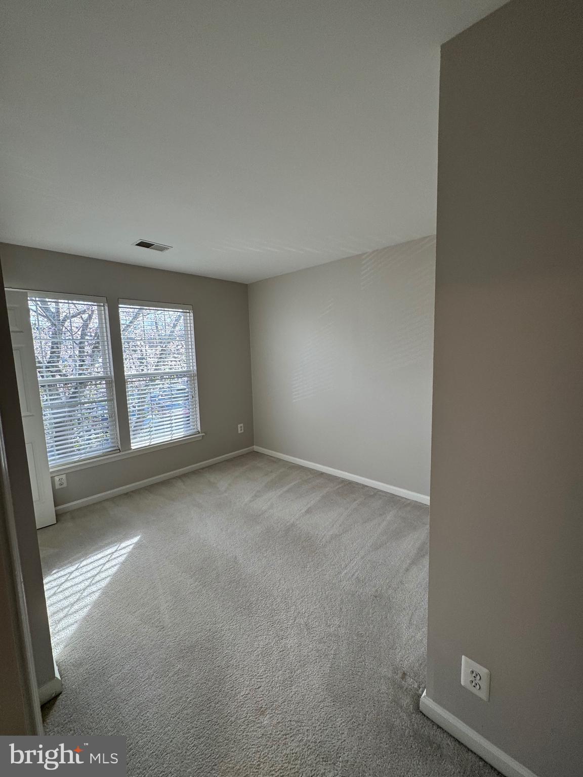 14342 Papilion Way Centreville, VA 20121 - Photo 36 of 46 an empty room with windows