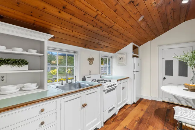 $1,150,000 | 1 Hathaway Road, East Lyme, CT 06333